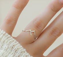 Load image into Gallery viewer, Mountain-shaped Copper Creative Custom Ladies Ring