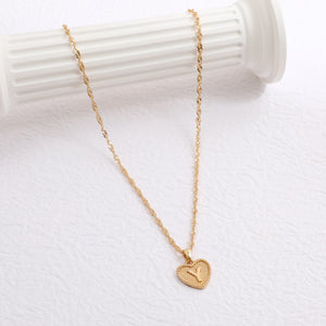 Simple Women&#039;s Heart Letter Necklace Love Pendant Clavicle Chain